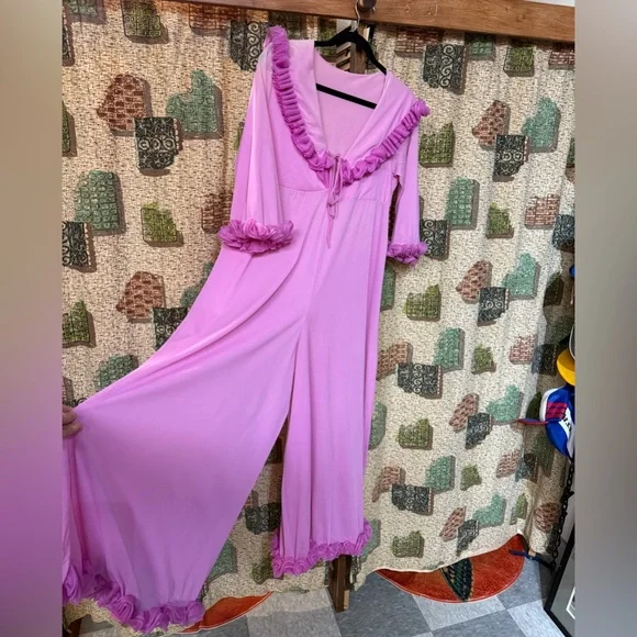Vintage 1960s RARE Pink Ruffled Loungewear Jumpsuit - Picture 3 of 12